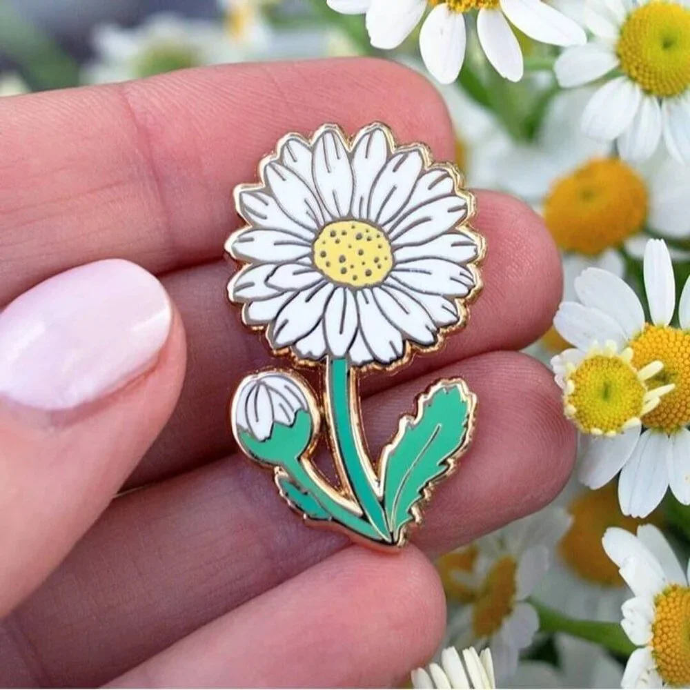 Daisy Enamel‎ Pin - April Birth Flower - Gold Plated Nature & Floral Jewelry